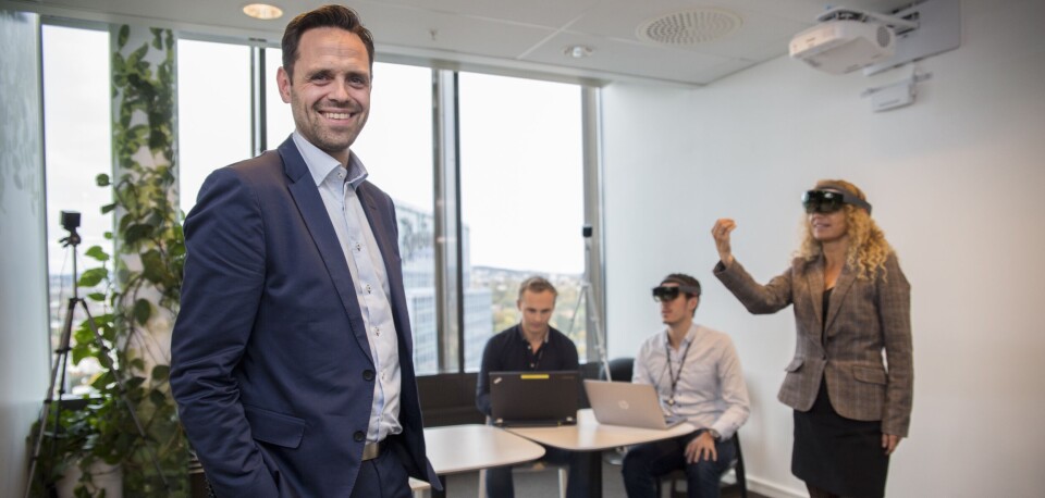 DigiLab er et laboratorierom dedikert til innovasjon. Gjennom praktiske demonstrasjoner og workshops utvikler vi nye ideer og muligheter basert på teknologiske nyvinninger som endrer måten vi arbeider og lever på, sier John Berland som leder DigiLab-satsingen i Sopra Steria Skandinavia. Foto: Hanne Kristine Fjellheim