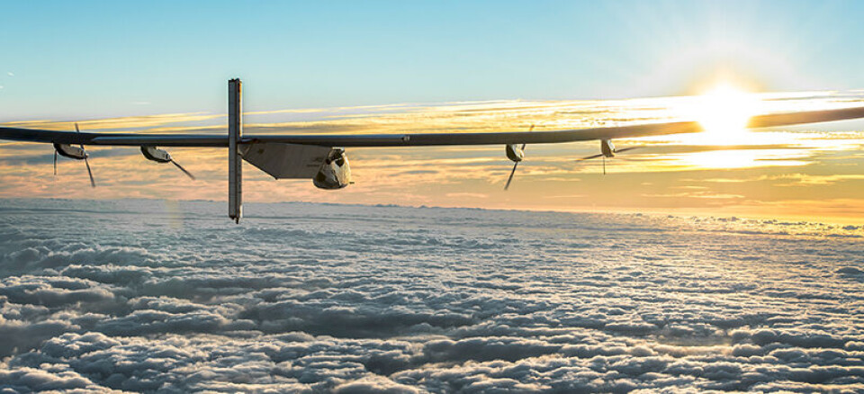 Solar Impulse skal fly 35000 kilometer med kun sola som energikilde. De regner med å bruke fem måneder på ferden, siden hastigheten er på mellom 50 og 100 km/t.