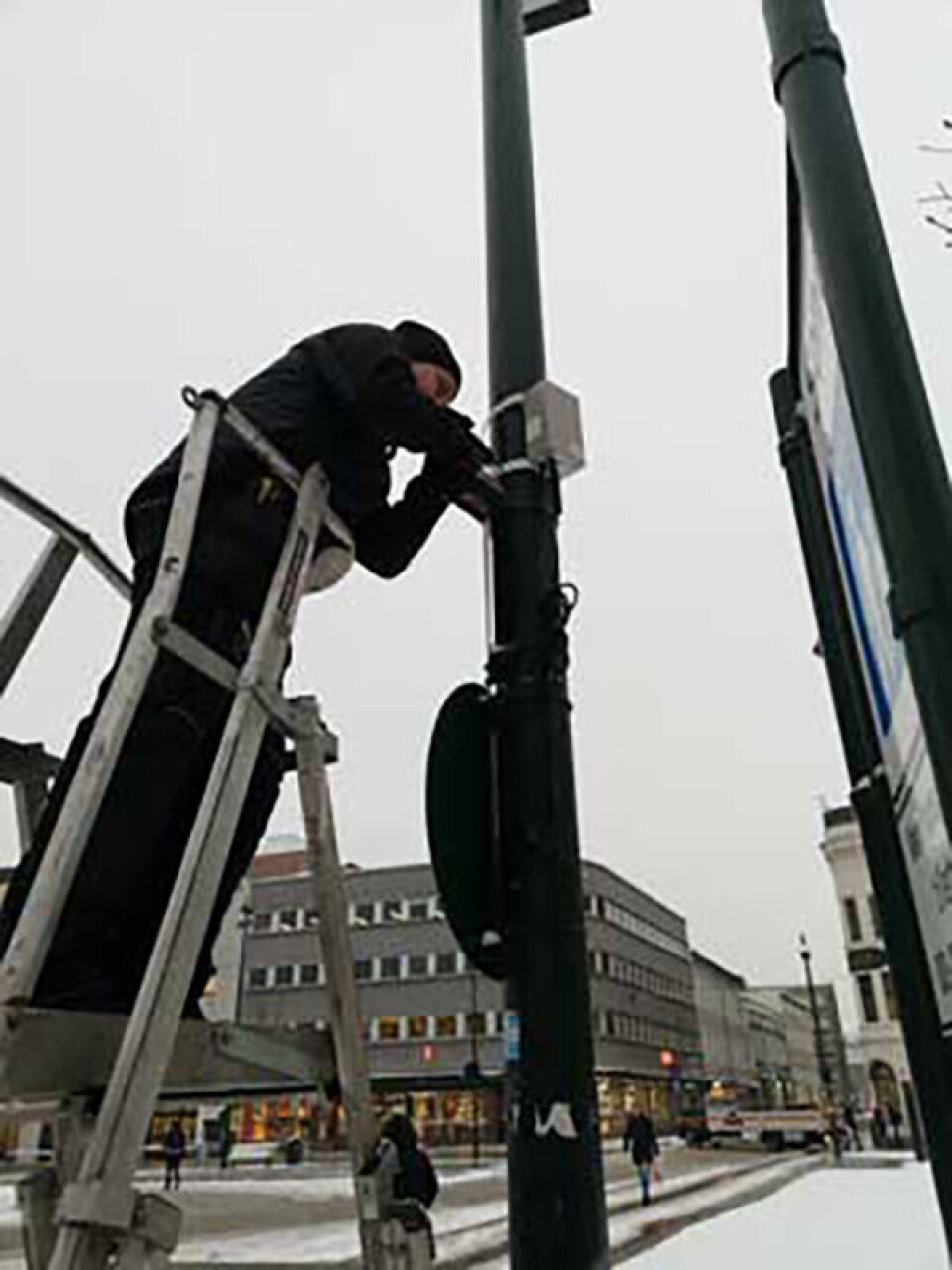 Installasjon av luftkvalitetssensorer i Drammen.