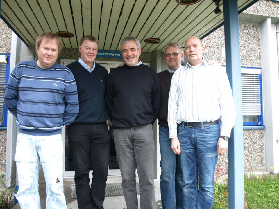 Freber Elektronikk ansetter og endrer. Fra venstre: Øystein Hellkås, ansvar for nytt batterisegment, Trond Eriksen, ny daglig leder, Svein Erik Bjørnerud, design, Jan Erik Hennum, batterier og batteridesign og Frode Himle, ny mann som kommer fra Tyco og som skal arbeide med kabler, både med kundeansvar og design.