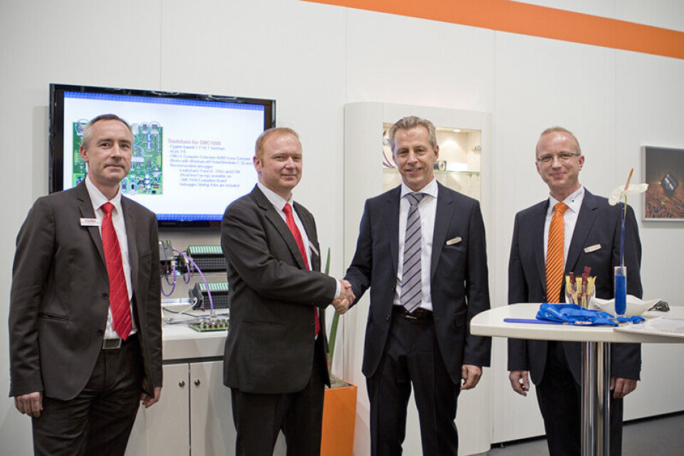 Molex og profichip har inngått et teknologisamarbeid. Fra venstre: Eric Gory (produktmarkedsføring, Molex), Damien Leterier (direktør industrikommunikasjon, Molex), Wolfgang Seel (CEO, profichip) og Stefan Rübesam (direktør Chip Design, profichip).