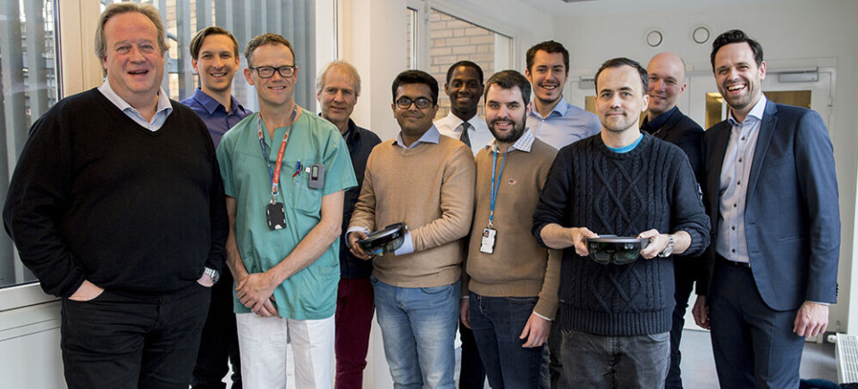Prisvinnerne Oslo universitetssykehus og Sopra Steria, her ved Bjørn Edwin, Andre Amundsen, Henrik Brun, Ole Jakob Elle, Rahul Kumar, Kingsley Dankwah, Rafael Palomar, Christopher Tannum, Inge Henriksen, Gunnar Mørne og John Berland, gleder seg over å ha vunnet den prestisjetunge Microsoft Health Innovation Awards. Jørn Skaaraas var ikke til stede da bildet ble tatt. Prisvinnerne Oslo universitetssykehus og Sopra Steria, her ved Bjørn Edwin, Andre Amundsen, Henrik Brun, Ole Jakob Elle, Rahul Kumar, Kingsley Dankwah, Rafael Palomar, Christopher Tannum, Inge Henriksen, Gunnar Mørne og John Berland, gleder seg over å ha vunnet den prestisjetunge Microsoft Health Innovation Awards. Jørn Skaaraas var ikke til stede da bildet ble tatt.