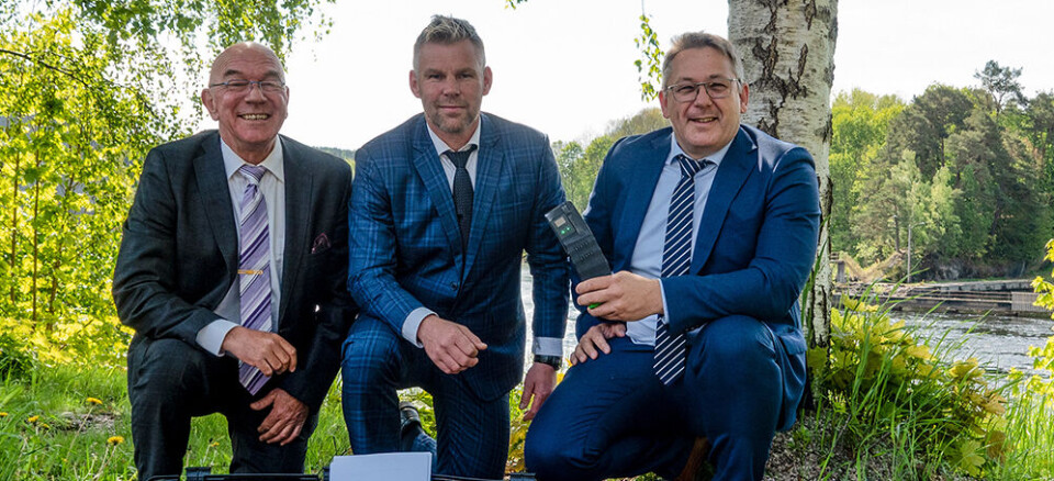 Gren Ammo AS og Keytouch AS har i dag signert en avtale som vil gi Notodden-bedriften en ordre på 500-600 millioner kroner over fem år. Fra venstre Arild Henriksen, markedssjef Keytouch, Steffen Botten, COO og gründer, Green Ammo AS og Hans Arne Flåto, styreleder og eier, Keytouch.