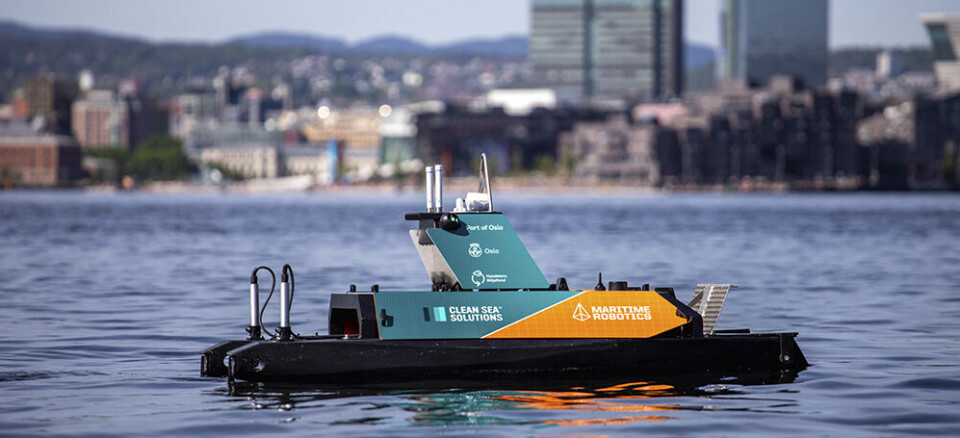 Dronen er den første i sitt slag i verden som kan operere helt autonomt med å rydde opp marint plastavfall i Oslos havnebasseng. Foto: Henrik Eriksen, Saillogic. Dronen er den første i sitt slag i verden som kan operere helt autonomt med å rydde opp marint plastavfall i Oslos havnebasseng. Foto: Henrik Eriksen, Saillogic.
