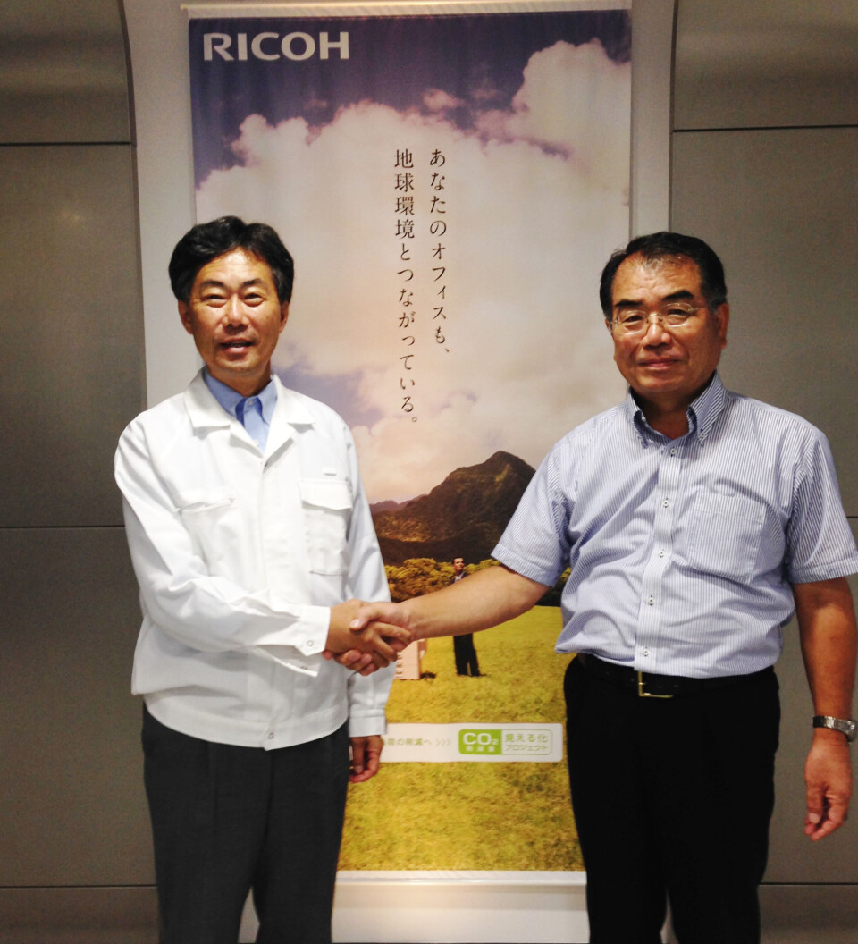 Satoru Taji fra Ricoh Electronic Devices (t.v.) og Masaru Nakayama fra Rochester Electronics signerte avtalen.