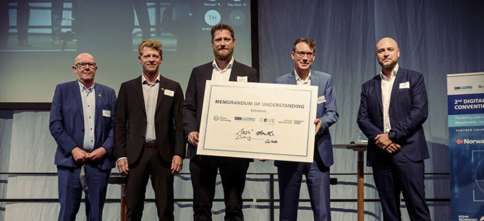 Skal samarbeide om digitalt hav, fra venstre: Gordon Gale, OTCNS, Enrico Nake, Canadas ambassade i Tyskland, som stedfortreder for Melanie Nadeau, COVE, Dr. Carl Thiede og Prof. Uwe Freiherr von Lukas, SMN, og Dr. Gisle Nondal, OINCC og GCE OT. Foto: Rostock Business Skal samarbeide om digitalt hav, fra venstre: Gordon Gale, OTCNS, Enrico Nake, Canadas ambassade i Tyskland, som stedfortreder for Melanie Nadeau, COVE, Dr. Carl Thiede og Prof. Uwe Freiherr von Lukas, SMN, og Dr. Gisle Nondal, OINCC og GCE OT. Foto: Rostock Business