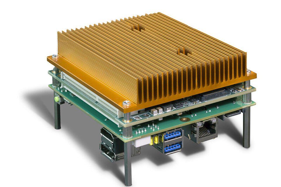 Vifteløs, high-end ytelse, stappet inn i en formfaktor på 95 x 95 mm: conga-TC170 modul med passiv kjøling og bærerkort.