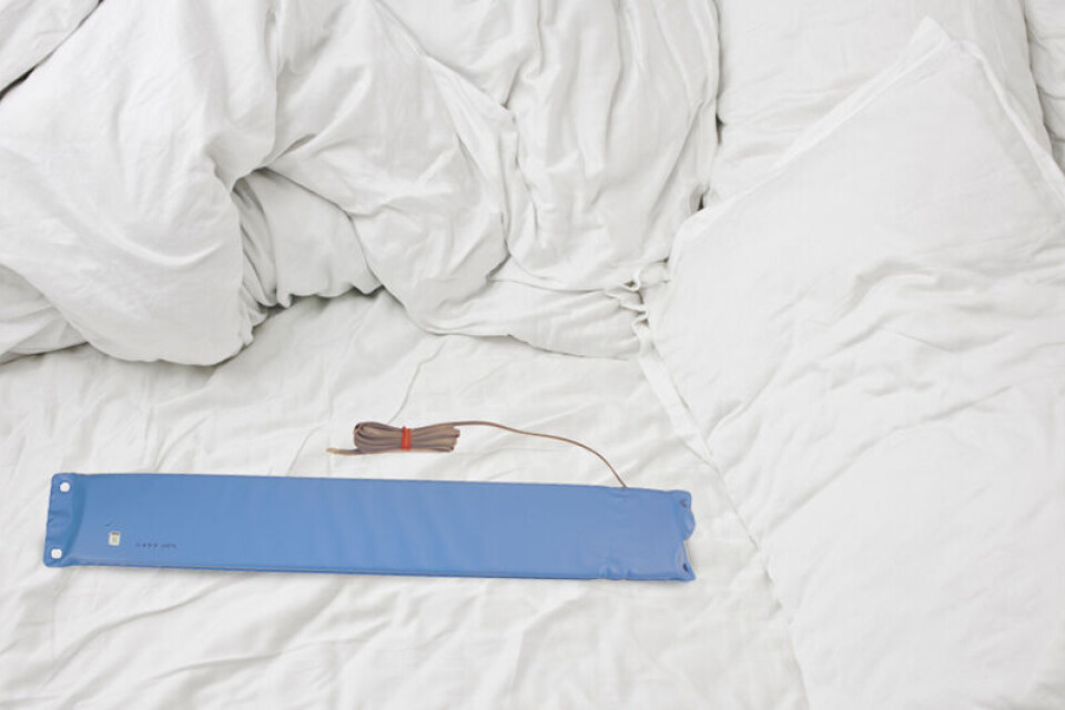 En sengeføler/trykksensor holder orden på hvor lenge brukeren er borte fra sengen om natten. Foto: Eaton/iStock.