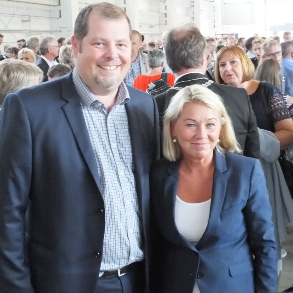 Bernt Inge Øhrn skal lede den nye mekatronikklaben, og var sammen med Monica Mæland svært fornøyd da fasiliteten åpnet i går.