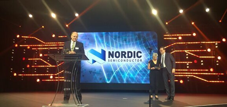 Svein-Egil Nielsen, teknisk direktør i Nordic Semiconductor mottok prisen på vegne av selskapet under GSA Award.