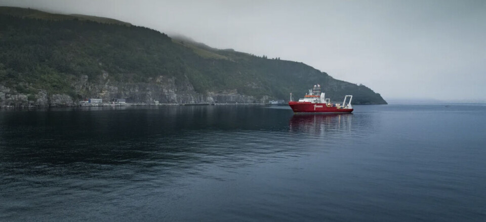 MV Fugro Galaxy utenfor Green Mountain datasenter DC1-Stavanger. Foto: Green Mountain.