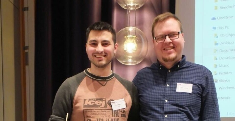 Youri Vassiliev (t.v.) og Johan Austlid Fjeldtvedt leverte gode besvarelser og ble nominerte til prisen for beste FPGA-relaterte masteroppgave.