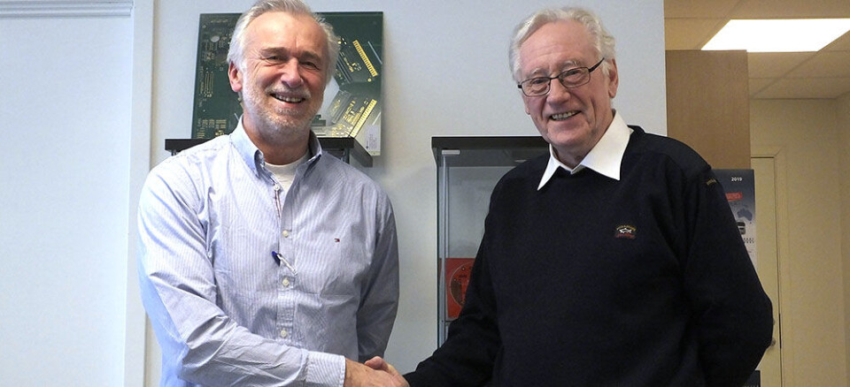 Svein-Erik Rambø, PCB Connect AS og Helge NIlsen, Macaos/Elprint har undertegnet en avtale der PCB Connect initielt skal prøve Macaos i tre måneder.