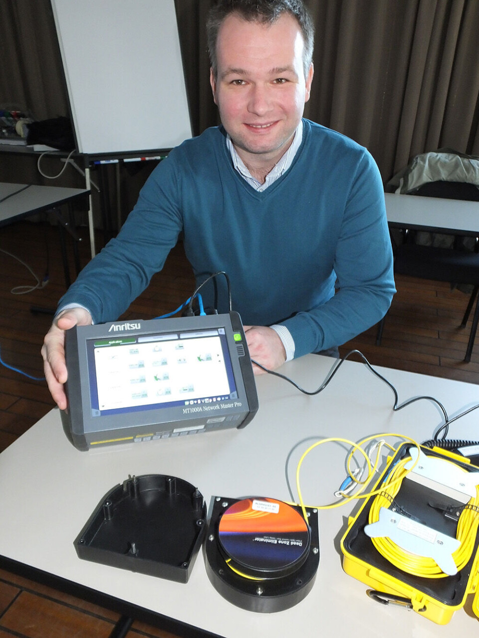 – Her får man et feltinstrument som håndterer både nye og ”gamle” teknologier, og som er enkelt for brukerne å sette opp, sier Juraj Urminsky om MT1000A Network Master Pro.