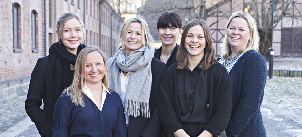 Finalister med ambisjoner: Karen Dolva fra Oslo med No Isolation, Berta Lende Røed fra Bryne med Fuel It, Mona Jensen fra Stord med Tom Wood, Ingrid Lonar fra Kragerø med Assitech, Beate Størkson fra Flekkerøy med Viscenario og Kathrine Molvik (foran) fra Knarvik med FEC. (FOTO: CharlotteWiig / Innovasjon Norge)