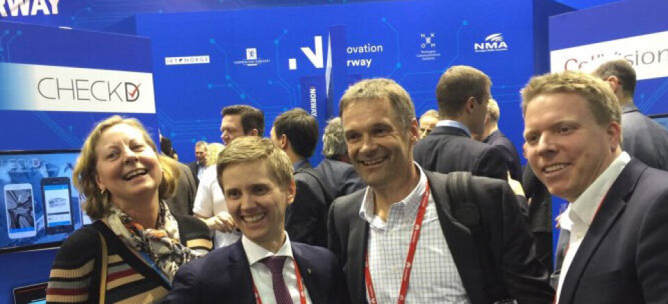 Den norske delegasjonen som besøkte Mobile World Congress i Barcelona: Berit Svendsen, Telenor Norge; Reynir Jóhannesson, statssekretær; Abraham Foss, TeliaSonera og Eivind Helgaker (Ice). Foto: IKT-Norge/Torgeir Waterhouse