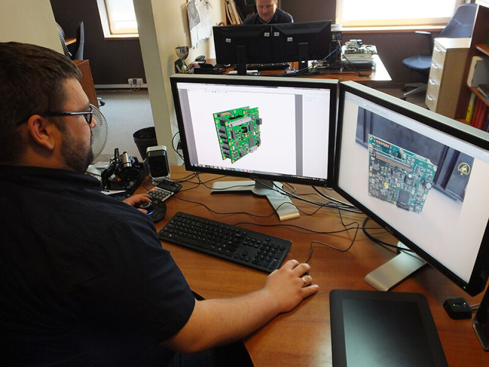 Michal Blachucki er del av gruppen som lager 3D-modeller av kort og komponenter.