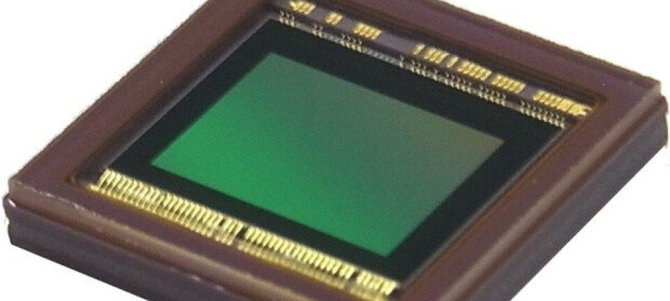 Toshiba forsterker satsingen på bildesensorer i bilindustri- og helsemarkedet. Bildet viser deres nye 20 megapiksel, bakbelyste sensor, TCM5515CL.