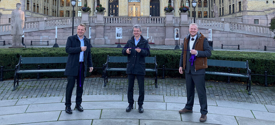 Statssekretær i Kommunal- og moderniseringsdepartementet, Paul Chaffey, åpner 5G-nettet i Oslo sammen med direktør for Telia Bedrift, Jon Christian Hillestad (t.v.) og teknologidirektør i Qvisten Animation, Andreas Martin Aanerud (t.h.). Foto: Telia