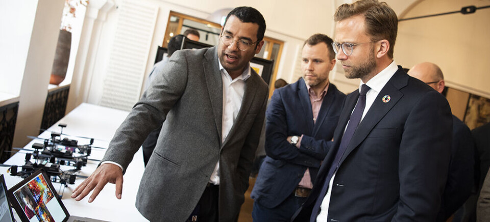 Digitaliseringsminister Nikolai Astrup (t.h) åpnet det nye forskningssenteret for kunstig intelligens på OsloMet.