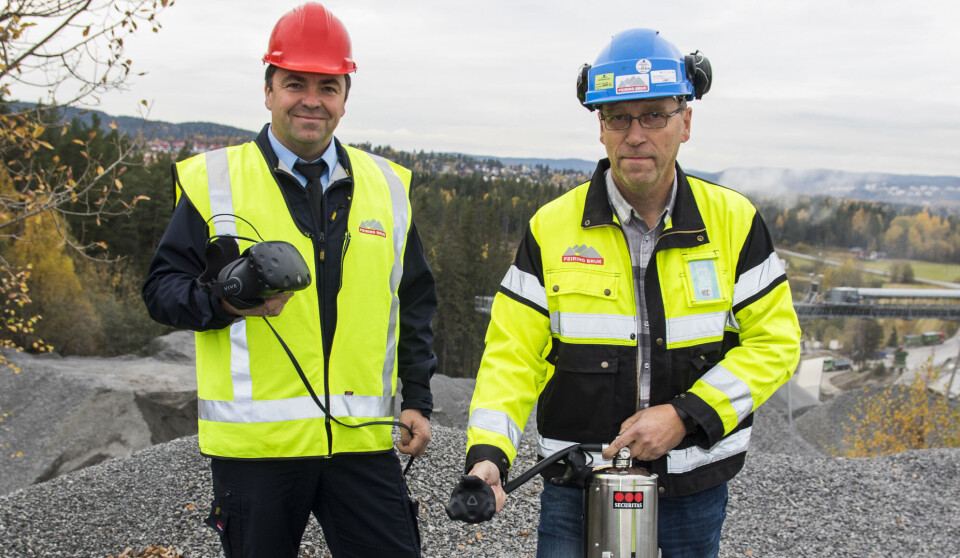 Ole-Ivar Bjørkamo, forretningsutvikler brann og redning i Securitas, sammen med Ole Viken, HMS-leder på Feiring bruk.