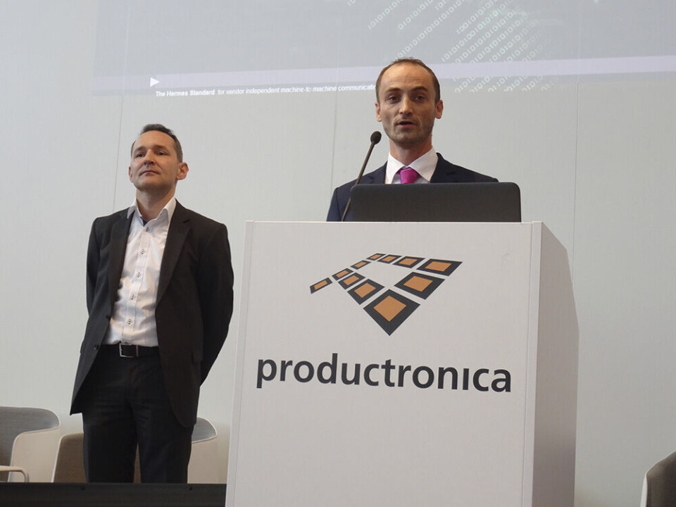Thomas Bliem, ASM, og Florian Ritter, ASYS, er initiativtakere til Hermes-standarden som ble offisielt lasert på Productronica-messen. Foto: Rolf Sylvester-Hvid, Aktuel Elektronik.