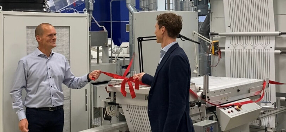 Kvalitets- og tekonologidirektør Morten Christensen (tv) og CEO Anders Kold ved innvielsen av den nye trykkelinjen.