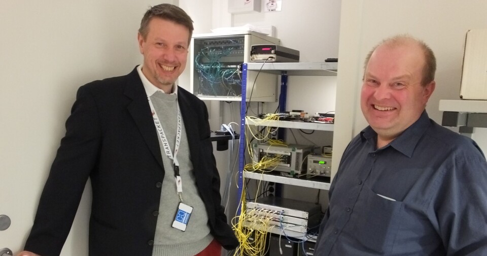 Ethernet er på vei inn i ”alt”: Steinar Bjørnstad (t.h.) og Thomas Örnevik i TransPacket AS har teknologi som kan øke anvendelsesområdet for Ethernet i alt fra optiske transportnett til bilelektronikk og industri. Nå skal de selge ferdige FPGA IP-blokker til utstyrsprodusentene.