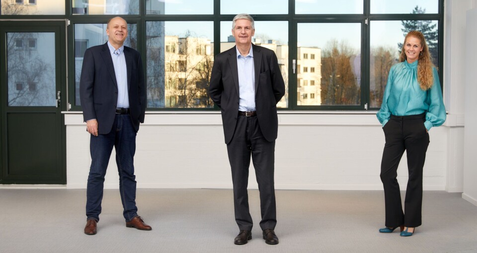 F.v. Nordics CTO Svein-Egil Nielsen, CEO Svenn-Tore Larsen, og HR Direktør Katarina Finneng ønsker firmaets nye Wi-Fi-ansatte hjertelig velkommen.
