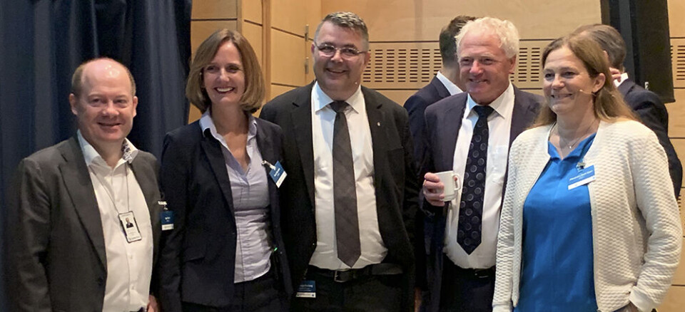 Åpnet nytt senter: Fra venstre: Inge Gran, Adm. dir. SINTEF Energi, Marit Mazzetti, SINTEF, Kjell-Børge Freiberg, Olje- og energiminister, Johan Hustad, Direktør NTNU Energi og Alexandra Bech Gjørv, Konsernskjef SINTEF.