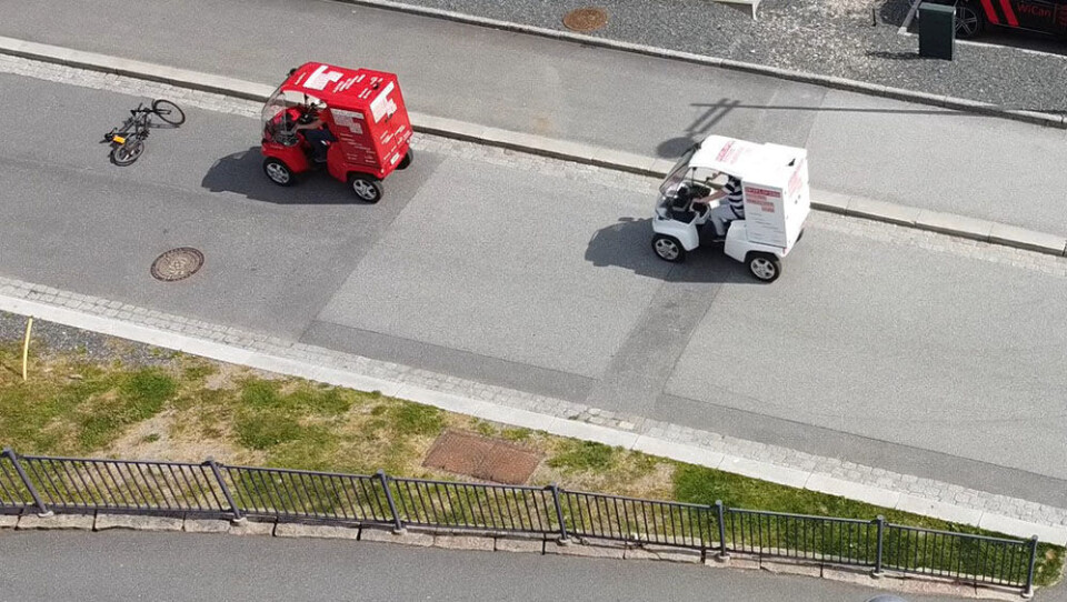 V2X-kommunikasjon betyr at bilen bak for beskjed fra bilen foran om hindring i veien.