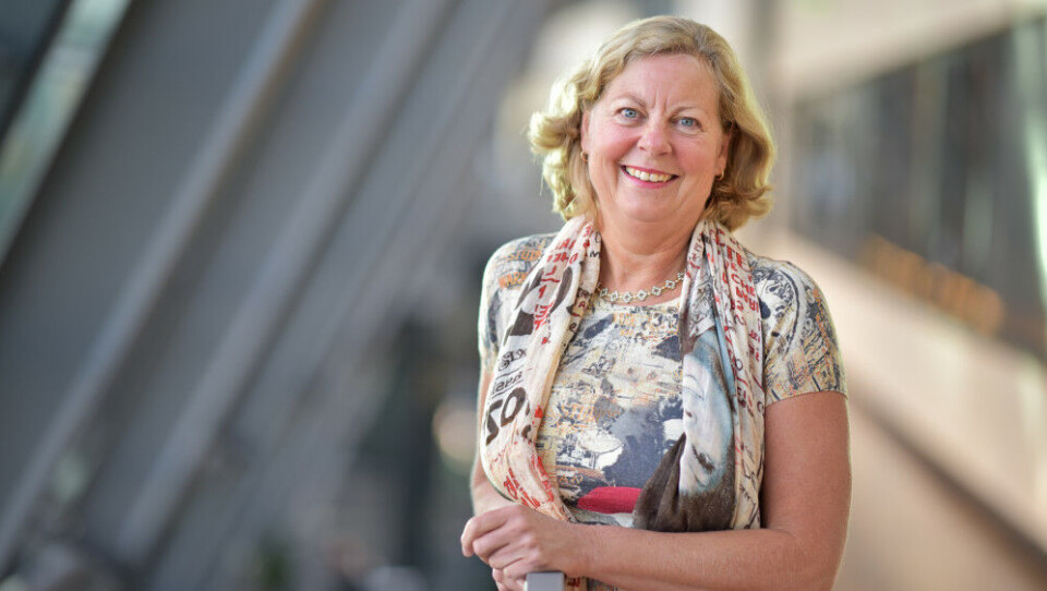 Berit Svendsen, administrerende direktør i Telenor Norge og leder av Telenor Skandinavia er svært fornøyd med å være første teleoperatør i verden som er sertifisert for eSIM. Foto: Martin Fjellanger