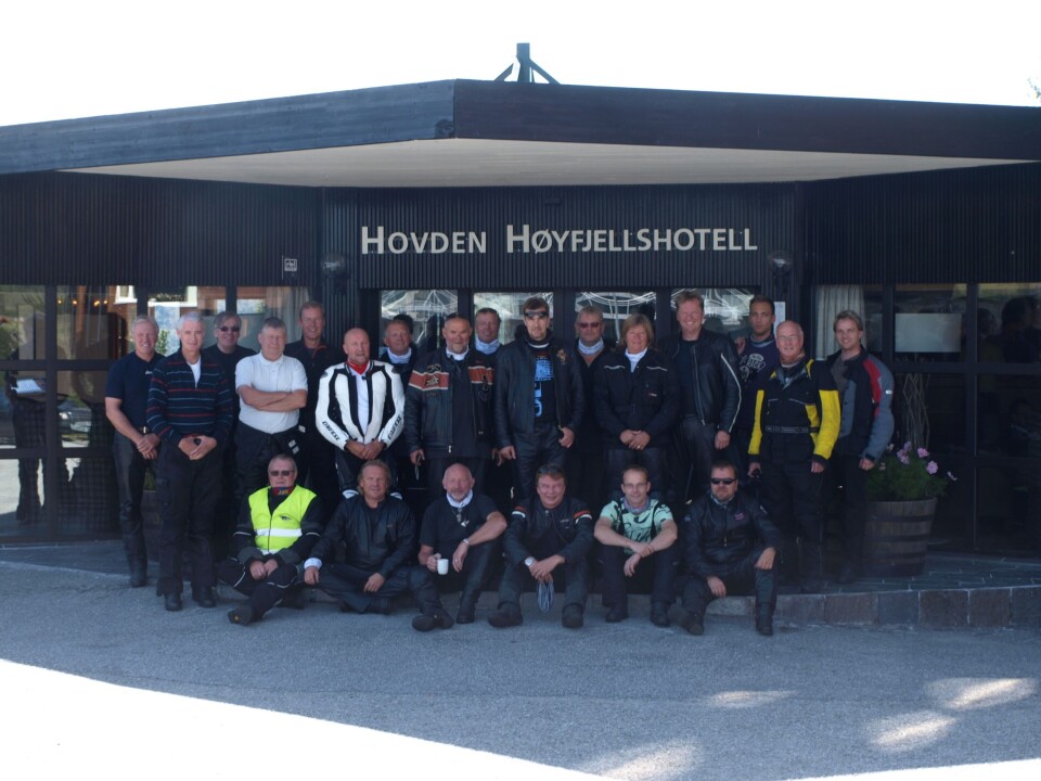 En glad gjeng etter en god lunsj på Hovden Høyfjellshotell.