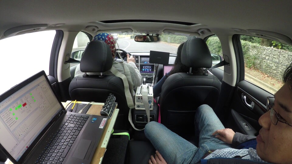 Nissan har gjort omfattende testing av den nye teknologien, som kan snu opp-ned på hvordan vi tenker kunstig intelligens anvendt i bil. På CES vil selskapet demonstrere hvordan det virker, med bruk av en kjøresimulator.