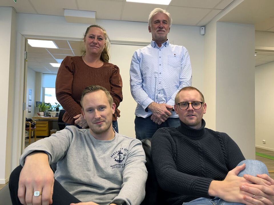 Tross utfordringer på begynnelsen av året ga 2020 et greit resultat. Kravene til mønsterkort, som kvalitet og leveringstid blir ikke mindre, men med PCB Connect Group i ryggen og en fleksibel organisasjon i Norge, takler disse fire det meste. Foran fra venstre: Einar Bakkeli og Anders Løbben, begge salgsingeniører. Bak: Annette Qvist Aasen, innkjøp og administrasjon og veteran Svein-Erik Rambø, daglig leder. Tross utfordringer på begynnelsen av året ga 2020 et greit resultat. Kravene til mønsterkort, som kvalitet og leveringstid blir ikke mindre, men med PCB Connect Group i ryggen og en fleksibel organisasjon i Norge, takler disse fire det meste. Foran fra venstre: Einar Bakkeli og Anders Løbben, begge salgsingeniører. Bak: Annette Qvist Aasen, innkjøp og administrasjon og veteran Svein-Erik Rambø, daglig leder.