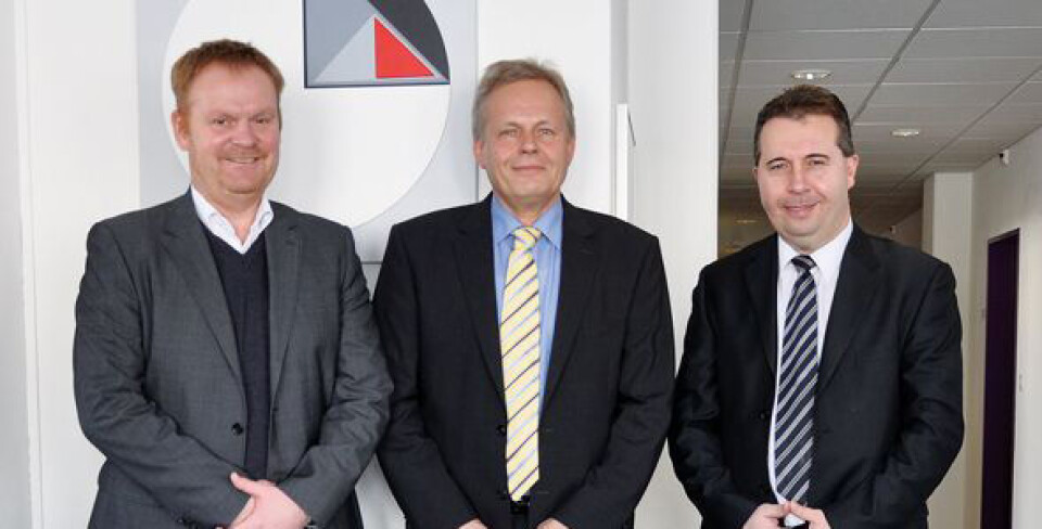 Inngår avtale: Fra venstre: Roger Pedersen, Area Sales Manager, Nordic Semiconductor, Jürg Hübscher, leder Distribution & Project Management, Distrelec Elfa Group og Dimitrios Deligeorgis, leder Strategic Purchasing, Distrelec Elfa Group.