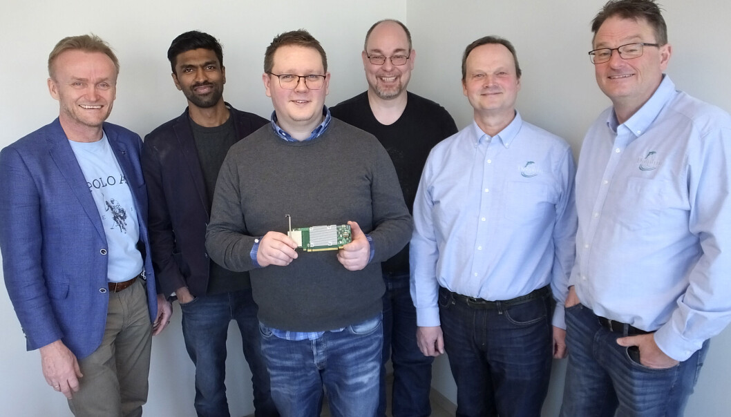 Suksess med hurtig internkommunikasjon mellom datamaskiner: F.v. Tony Lillebekk, Karthick Pandian Karuppiah, Jonas Markussen, Simen Thoresen, Roy Nordstrøm og Hugo Kohmann. Suksess med hurtig internkommunikasjon mellom datamaskiner: F.v. Tony Lillebekk, Karthick Pandian Karuppiah, Jonas Markussen, Simen Thoresen, Roy Nordstrøm og Hugo Kohmann.