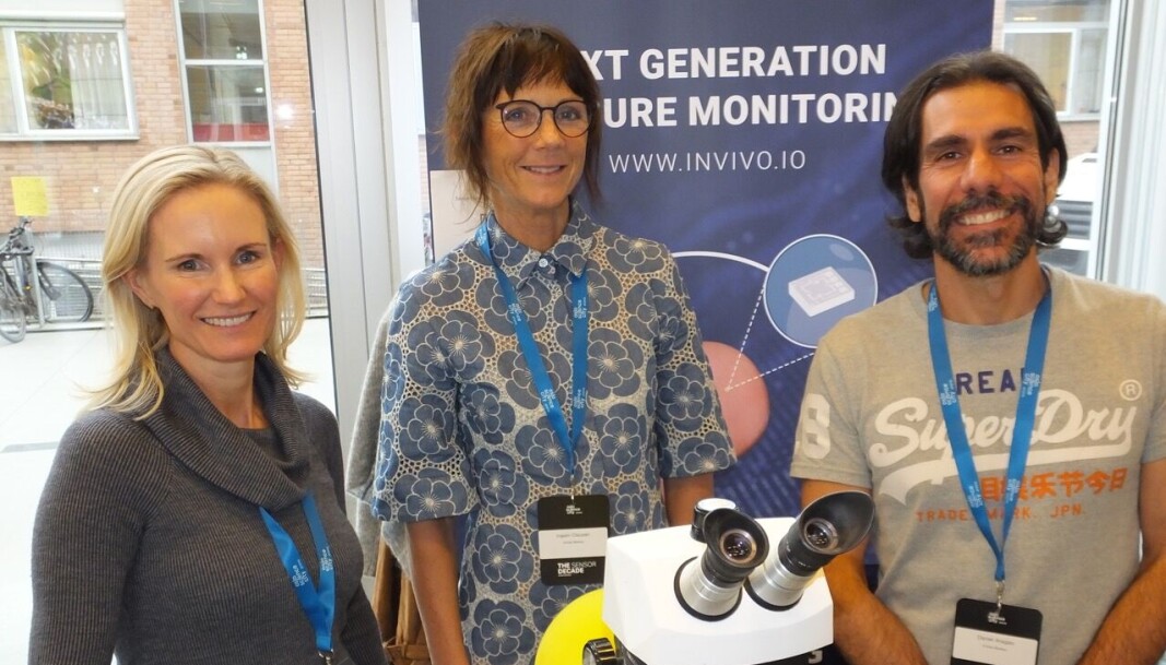 Invivo Bionics har utviklet et verdensledende trykksensorsystem for kontinuerlig overvåking av indre organer, i første rekke blærefunksjon. Den patenterte løsningen er basert på et miniatyrisert sensorelement, mindre enn en millimeter, med utgangspunkt i forskning ved SINTEF. Dette omtalte vi så tidlig som i Elektronikk nr. 5, 2014. Løsningen er nå testet på pasienter, og selskapet er på utkikk etter flere kolleger innen miniatyrisert elektronikkutvikling. F.v. Anette Bratteberg, Ingelin Clausen og Daniel Aragao. Click to add image caption Invivo Bionics har utviklet et verdensledende trykksensorsystem for kontinuerlig overvåking av indre organer, i første rekke blærefunksjon. Den patenterte løsningen er basert på et miniatyrisert sensorelement, mindre enn en millimeter, med utgangspunkt i forskning ved SINTEF. Dette omtalte vi så tidlig som i Elektronikk nr. 5, 2014. Løsningen er nå testet på pasienter, og selskapet er på utkikk etter flere kolleger innen miniatyrisert elektronikkutvikling. F.v. Anette Bratteberg, Ingelin Clausen og Daniel Aragao. Click to add image caption