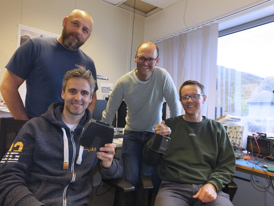 Nofence har gått fra krise til å være rustet for vekst. Fortsatt er det skjær i sjøen, men denne gjengen er optimistisk: Her er det muligheter til å bli med på moroa for flere flinke ingeniører! Bak f.v. Audun Sneven og Oscar Hovde Berntsen, foran f.v. Egil Anonsen og Leif Gunnar Ellingsen. Nofence har gått fra krise til å være rustet for vekst. Fortsatt er det skjær i sjøen, men denne gjengen er optimistisk: Her er det muligheter til å bli med på moroa for flere flinke ingeniører! Bak f.v. Audun Sneven og Oscar Hovde Berntsen, foran f.v. Egil Anonsen og Leif Gunnar Ellingsen.