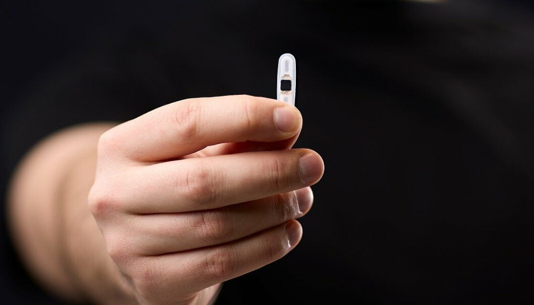 Implantatet skal etter sigende gi en enda sikrere trådløs betaling, siden den er umulig å miste. Varigheten er åtte år. Implantatet skal etter sigende gi en enda sikrere trådløs betaling, siden den er umulig å miste. Varigheten er åtte år.