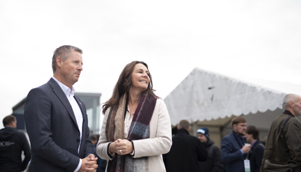 Kennet Nomeland, systemarkitekt i Forsvarsmateriell og Birgitte Engebretsen, administrerende direktør for Telenor Norge, under torsdagens 5G-demonstrasjon for blant andre Forsvaret og NATO. Kennet Nomeland, systemarkitekt i Forsvarsmateriell og Birgitte Engebretsen, administrerende direktør for Telenor Norge, under torsdagens 5G-demonstrasjon for blant andre Forsvaret og NATO.