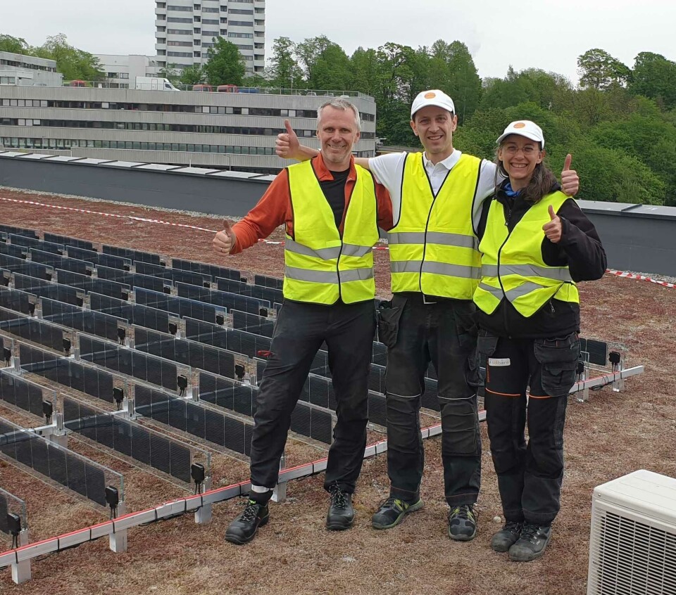 Tommy Engvik, Trygve Mongstad og Simona Petroncini fra Over Easy Solar, her ved en installasjon i Oslo. Tommy Engvik, Trygve Mongstad og Simona Petroncini fra Over Easy Solar, her ved en installasjon i Oslo.