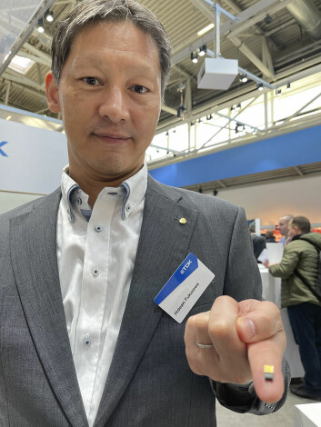 Hideaki Fukuzawa fra TDK viste oss hvor liten lasermodulen faktisk er.
