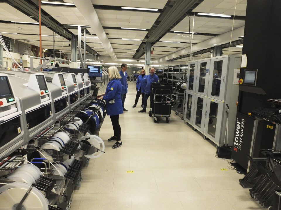 Hapro Electronics har bygget opp en egen OFM-linje for montering av kretskort til Easee. Linjen er forsterket med et såkalt Tower for rask og automatisk etterfylling av komponenter. Hapro Electronics har bygget opp en egen OFM-linje for montering av kretskort til Easee. Linjen er forsterket med et såkalt Tower for rask og automatisk etterfylling av komponenter.
