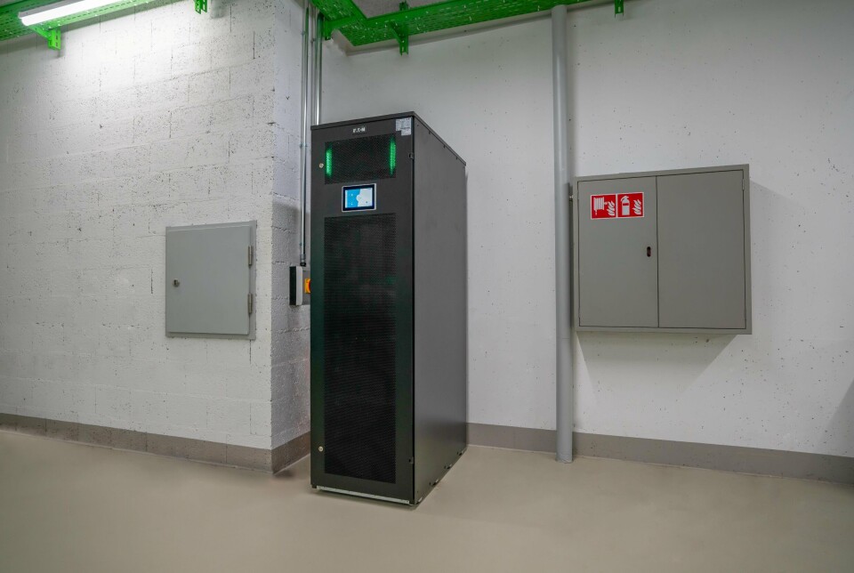Overskuddsstrømmen lagres på et batteri med kapasitet på 21 kWh. Overskuddsstrømmen lagres på et batteri med kapasitet på 21 kWh.
