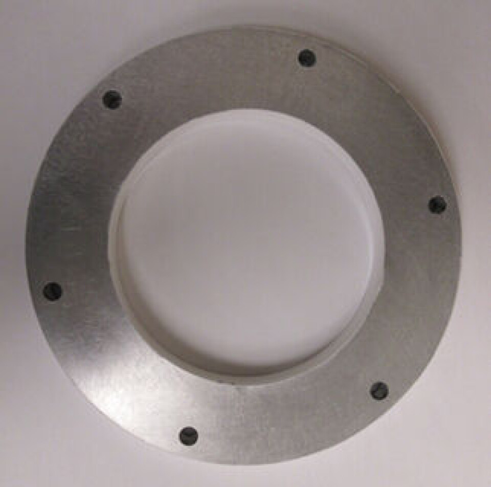 Fig. 4. For tester som involverer miniboksen, holdt og komprimerte en ring med en diameter på 100 mm testprøven på plass. Fig. 4. For tester som involverer miniboksen, holdt og komprimerte en ring med en diameter på 100 mm testprøven på plass.