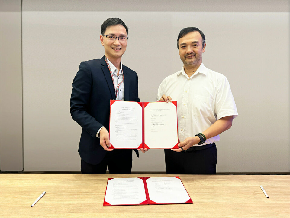 Sam Yeh, styreleder i Inventec (til høyre) og Danny Chan, seniordirektør for Global Sales and Marketing Unit i Renesas.