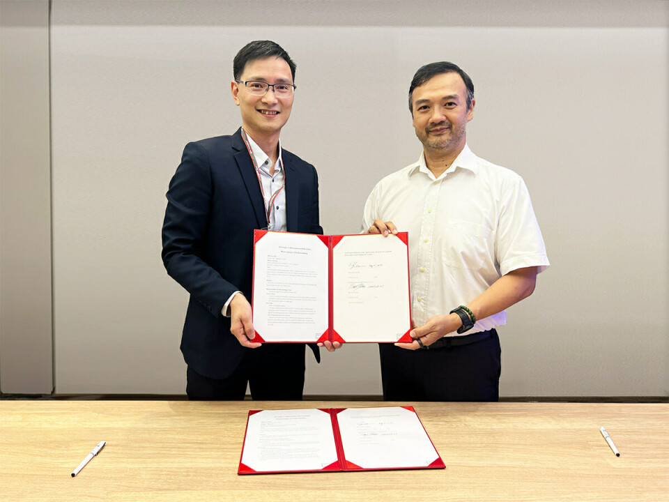 Sam Yeh, styreleder i Inventec (til høyre) og Danny Chan, seniordirektør for Global Sales and Marketing Unit i Renesas. Sam Yeh, styreleder i Inventec (til høyre) og Danny Chan, seniordirektør for Global Sales and Marketing Unit i Renesas.