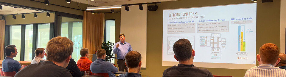 Markedsdirektør Henrik Flodell fra Alif Semiconductor presenterte Ensemble-porteføljen basert på ARM Cortex M55 og Ethos U55 som integrert AI/ML coprossesor. Markedsdirektør Henrik Flodell fra Alif Semiconductor presenterte Ensemble-porteføljen basert på ARM Cortex M55 og Ethos U55 som integrert AI/ML coprossesor.