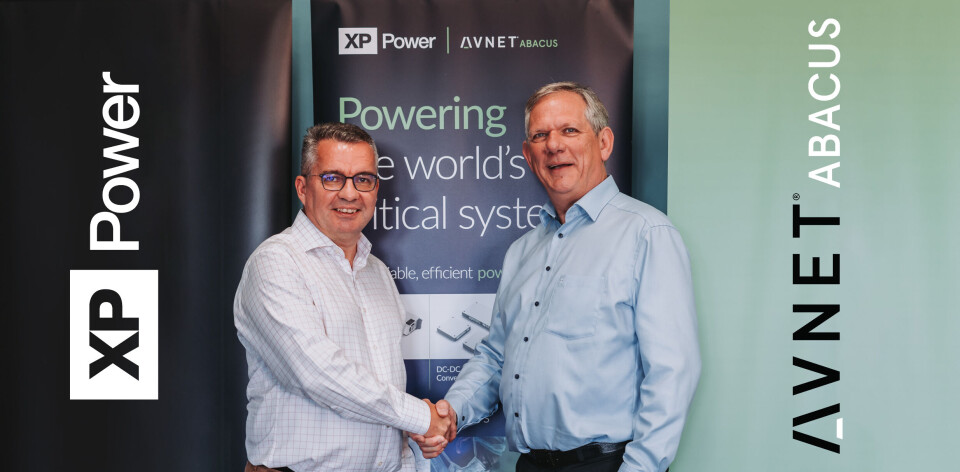 Avnet Abacus ved Rudy Van Parijs (t.h,) og XP Power ved Gavin Griggs inngår samarbeid. Avnet Abacus ved Rudy Van Parijs (t.h,) og XP Power ved Gavin Griggs inngår samarbeid.